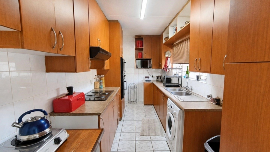 5 Bedroom Property for Sale in Brackendowns Gauteng