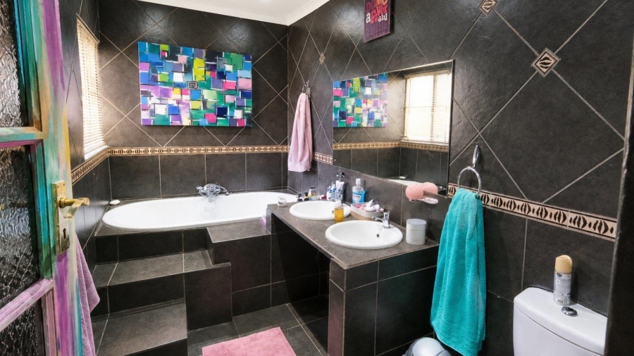5 Bedroom Property for Sale in Brackendowns Gauteng