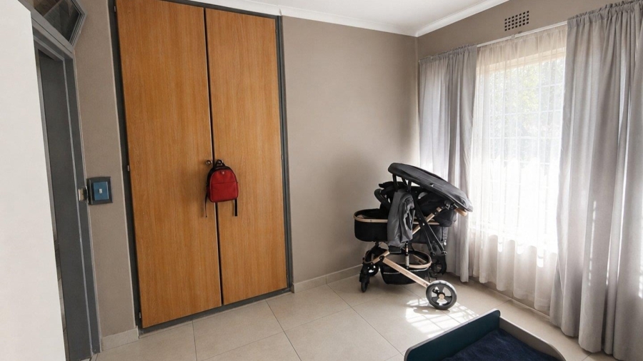 5 Bedroom Property for Sale in Brackendowns Gauteng