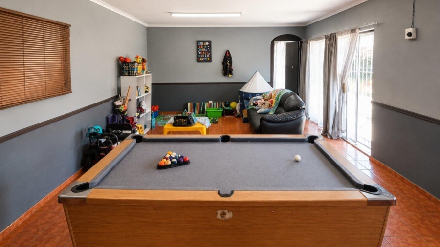 5 Bedroom Property for Sale in Brackendowns Gauteng