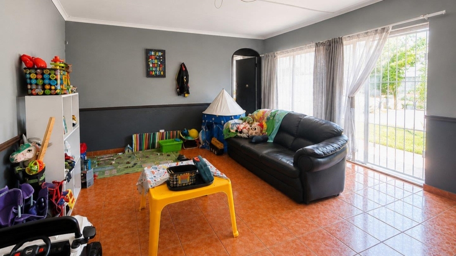 5 Bedroom Property for Sale in Brackendowns Gauteng
