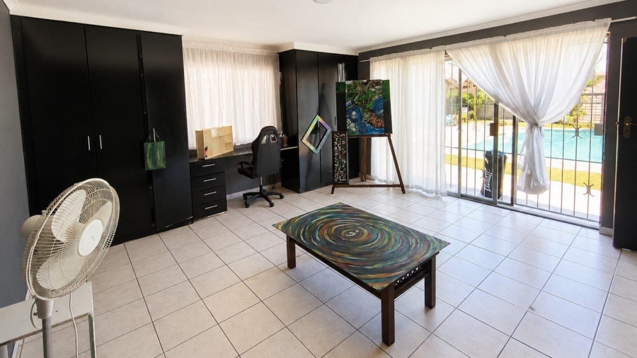 5 Bedroom Property for Sale in Brackendowns Gauteng