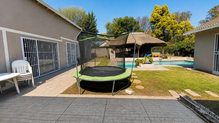 5 Bedroom Property for Sale in Brackendowns Gauteng