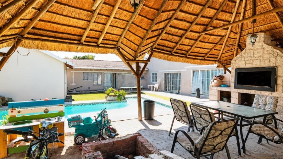 5 Bedroom Property for Sale in Brackendowns Gauteng