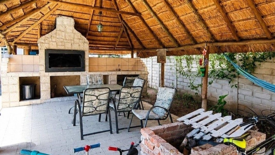5 Bedroom Property for Sale in Brackendowns Gauteng