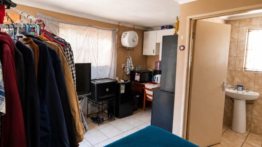 5 Bedroom Property for Sale in Brackendowns Gauteng