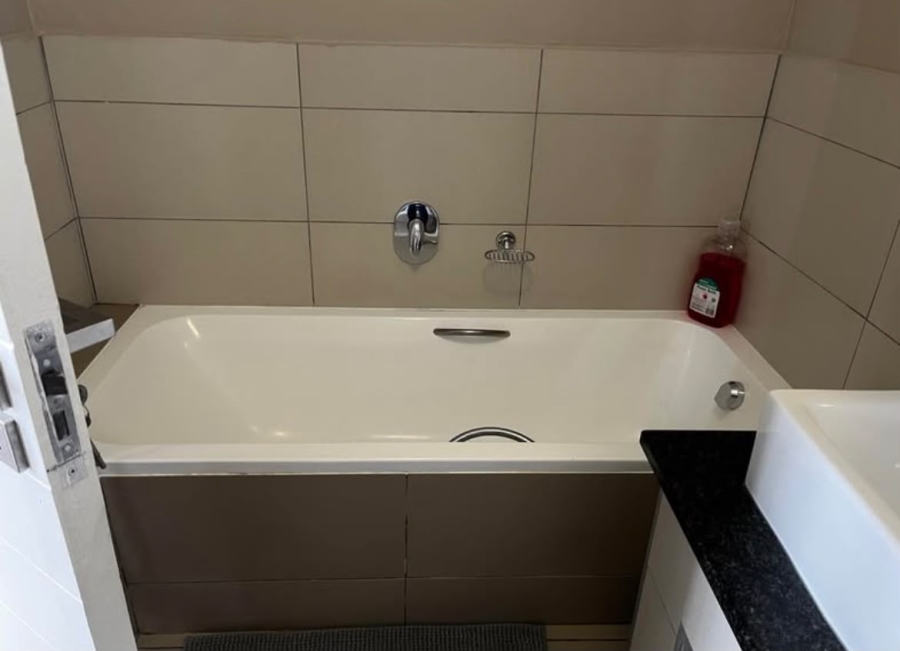 To Let 1 Bedroom Property for Rent in Broadacres Gauteng