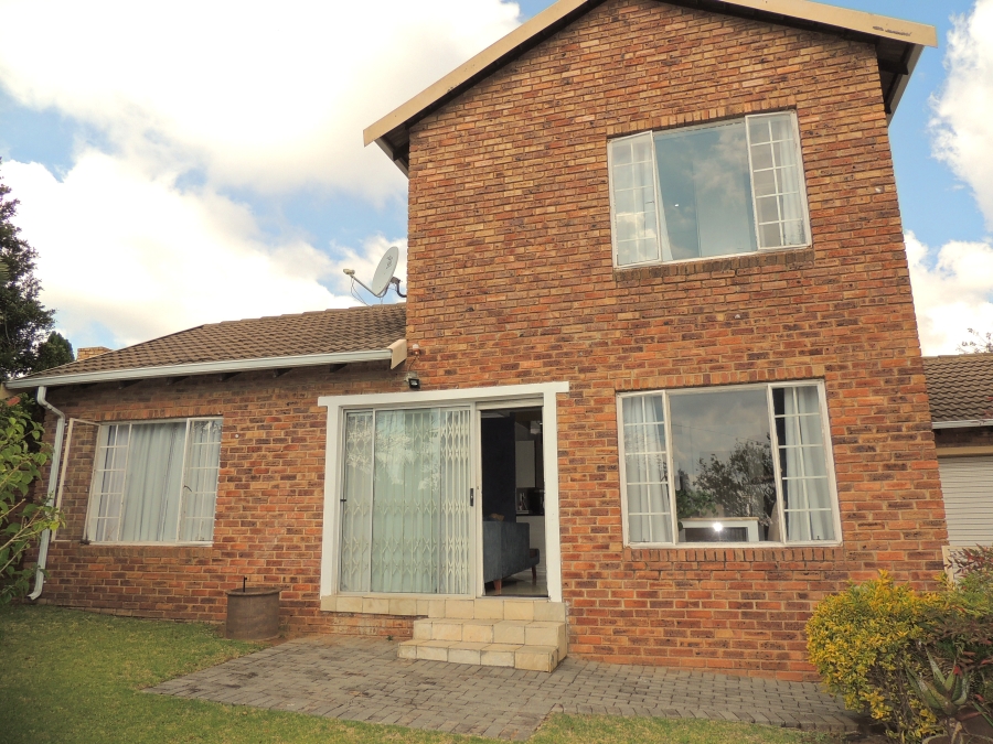 3 Bedroom Property for Sale in Wilgeheuwel Gauteng