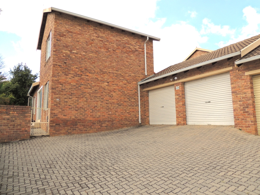 3 Bedroom Property for Sale in Wilgeheuwel Gauteng