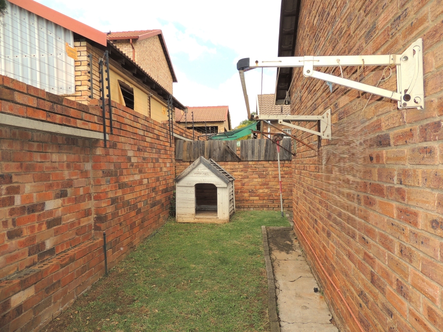 3 Bedroom Property for Sale in Wilgeheuwel Gauteng