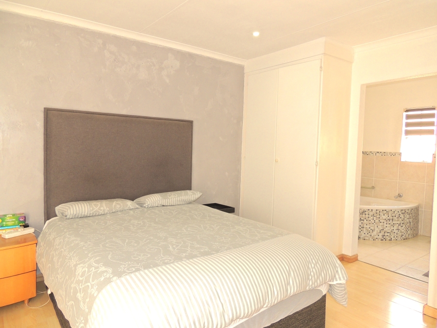 3 Bedroom Property for Sale in Wilgeheuwel Gauteng