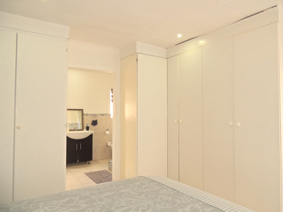 3 Bedroom Property for Sale in Wilgeheuwel Gauteng