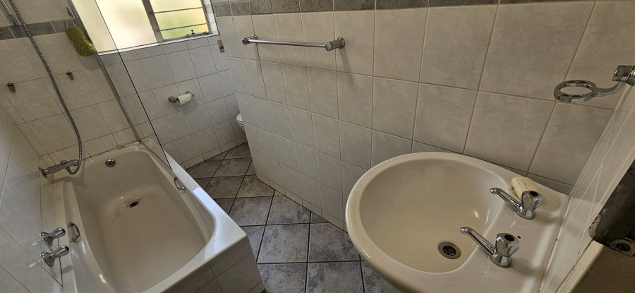 3 Bedroom Property for Sale in New Redruth Gauteng