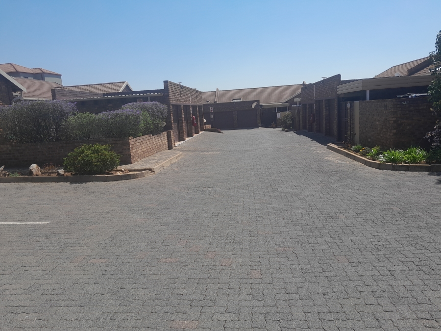 To Let 3 Bedroom Property for Rent in Randhart Gauteng