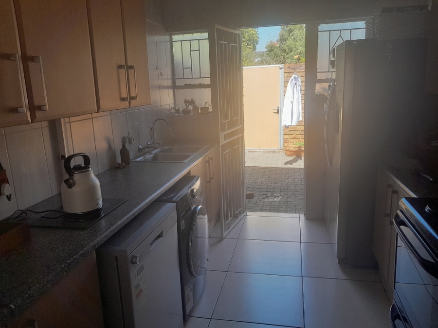To Let 3 Bedroom Property for Rent in Randhart Gauteng
