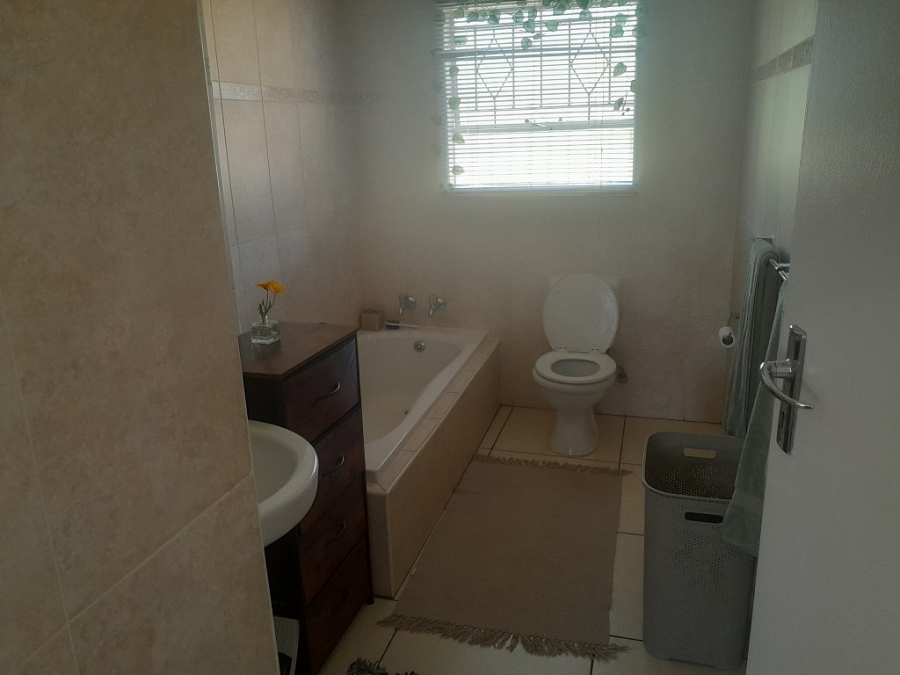 To Let 3 Bedroom Property for Rent in Randhart Gauteng