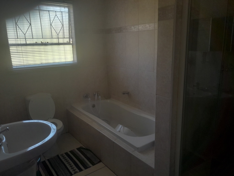 To Let 3 Bedroom Property for Rent in Randhart Gauteng