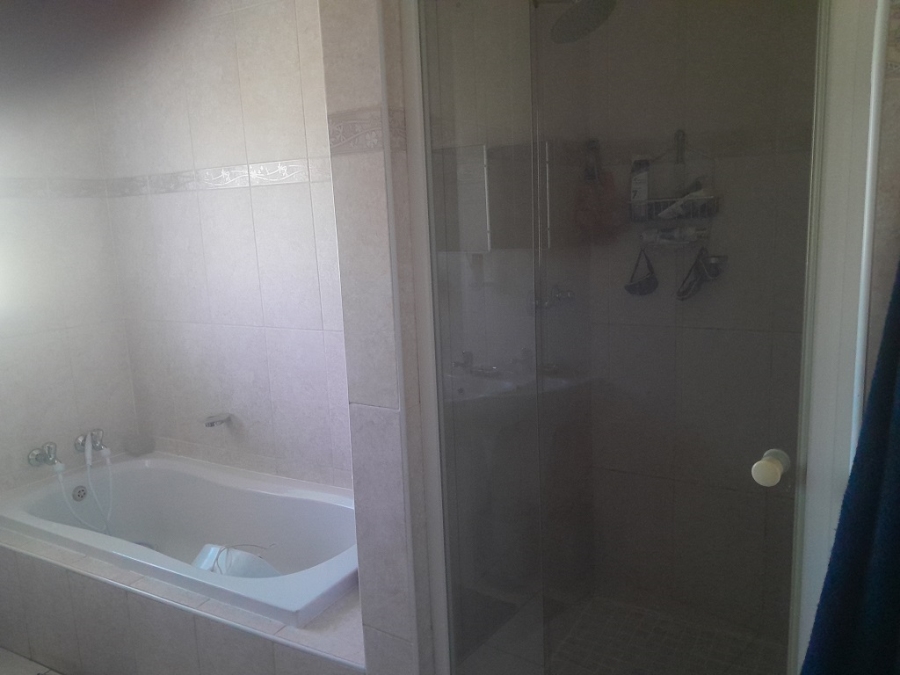To Let 3 Bedroom Property for Rent in Randhart Gauteng