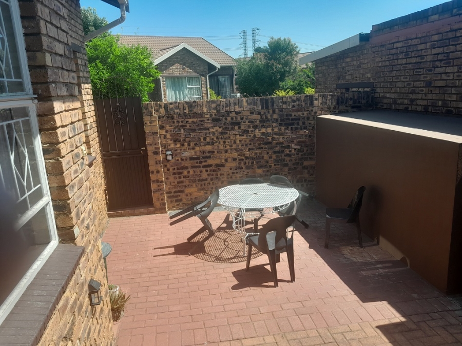 To Let 3 Bedroom Property for Rent in Randhart Gauteng