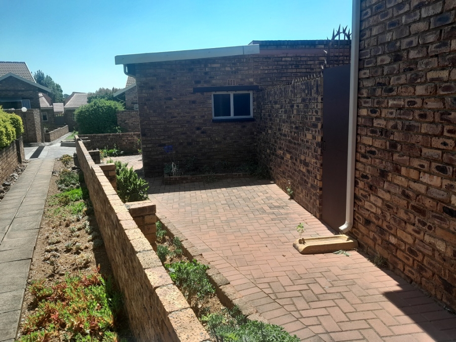 To Let 3 Bedroom Property for Rent in Randhart Gauteng