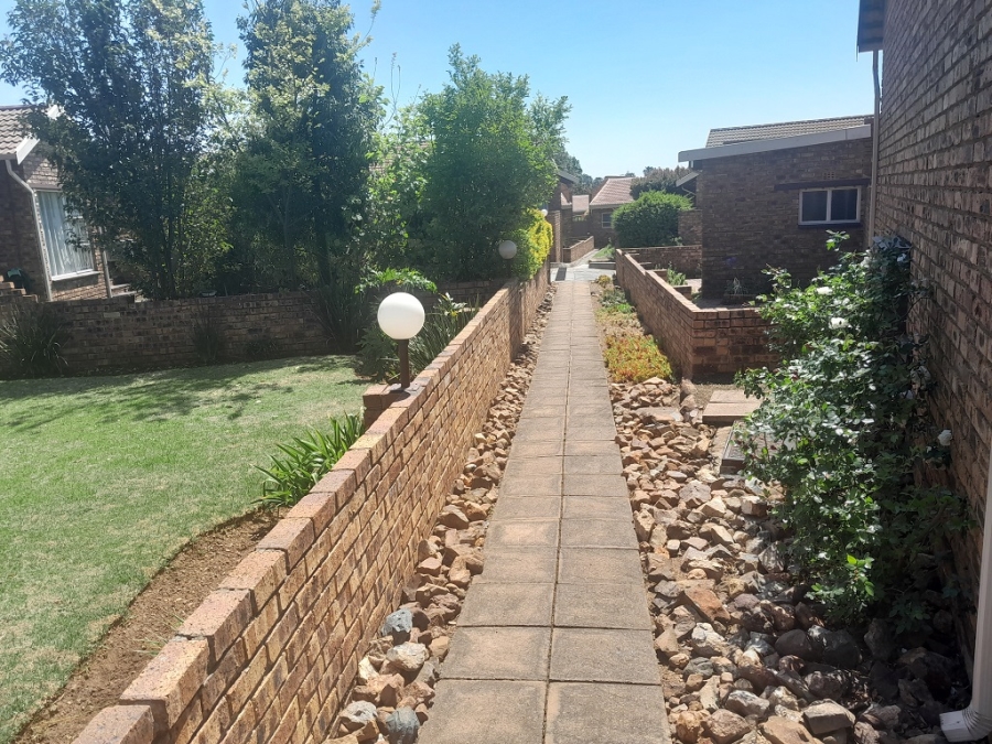 To Let 3 Bedroom Property for Rent in Randhart Gauteng