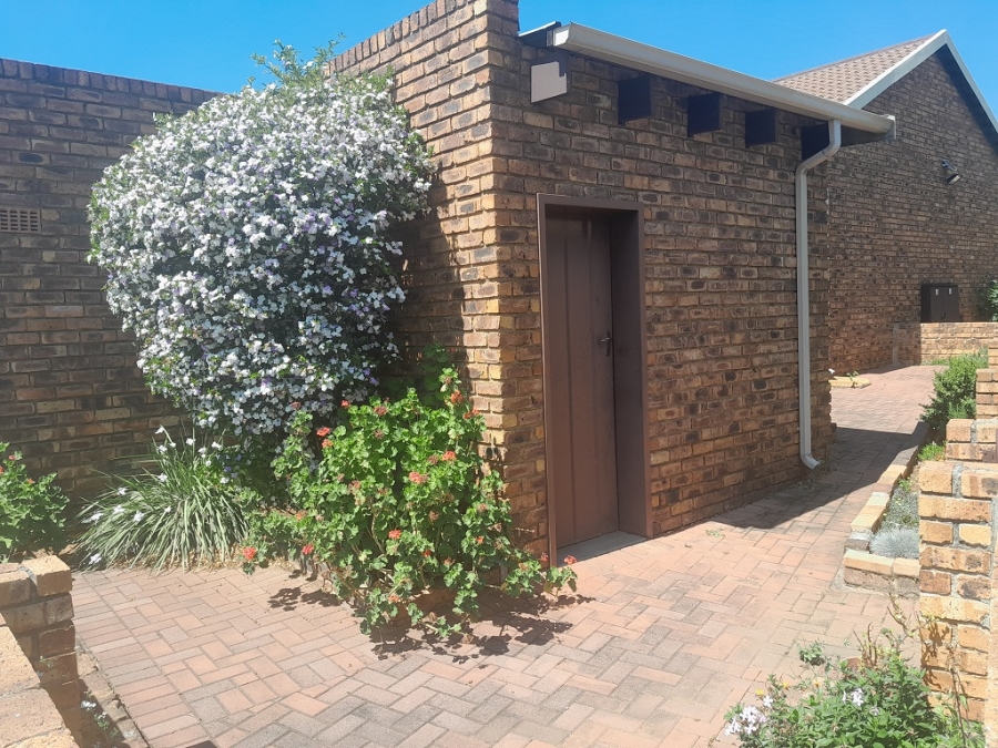 To Let 3 Bedroom Property for Rent in Randhart Gauteng