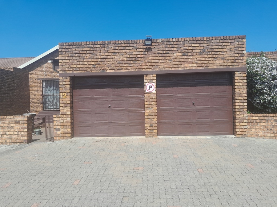 To Let 3 Bedroom Property for Rent in Randhart Gauteng
