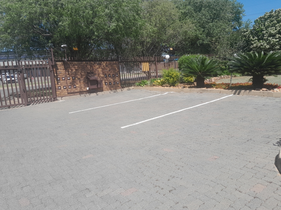 To Let 3 Bedroom Property for Rent in Randhart Gauteng