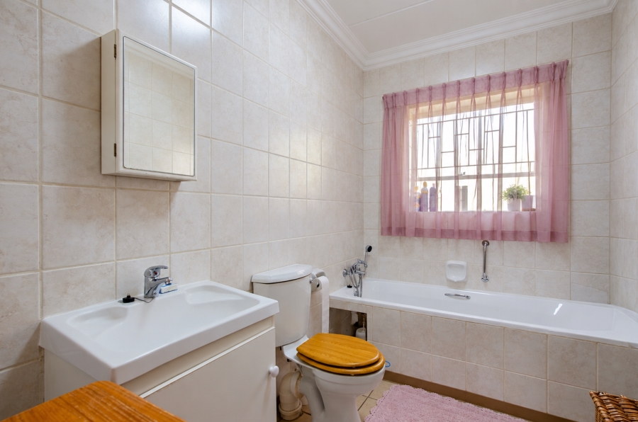2 Bedroom Property for Sale in Rietvalleirand Gauteng