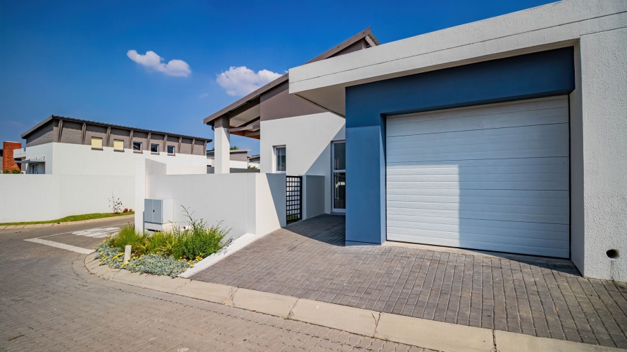 2 Bedroom Property for Sale in Broadacres Gauteng
