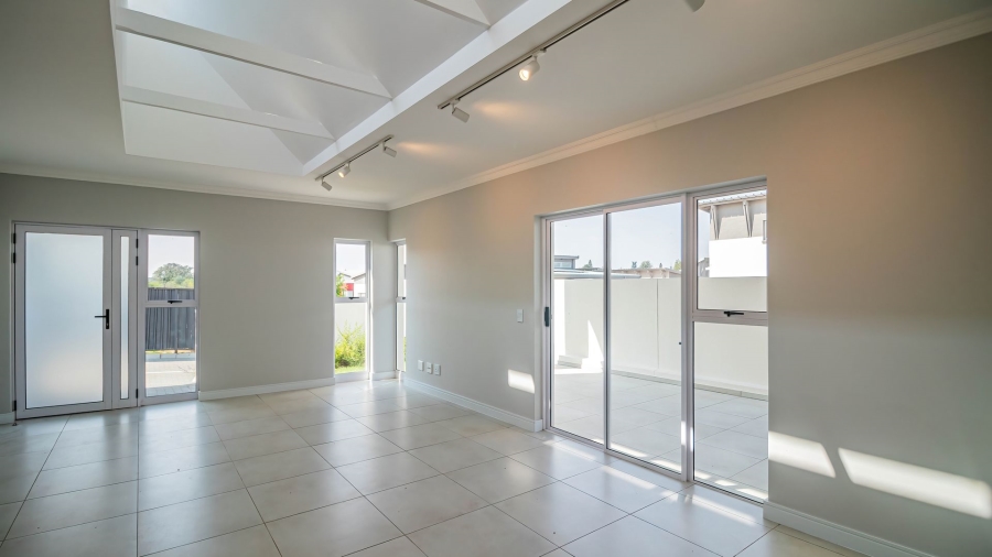 2 Bedroom Property for Sale in Broadacres Gauteng