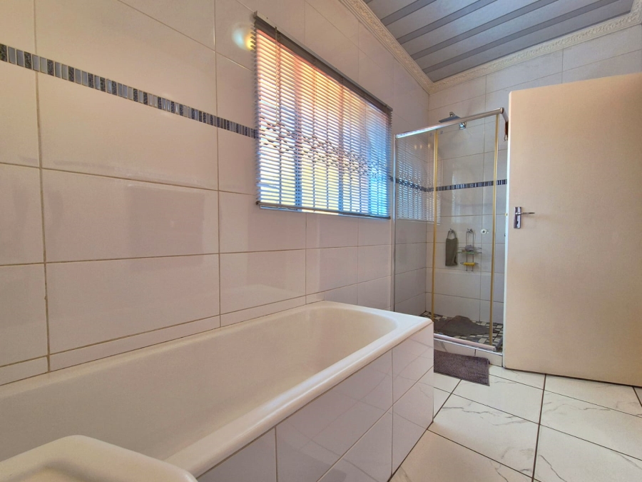 To Let 5 Bedroom Property for Rent in Brenthurst Gauteng