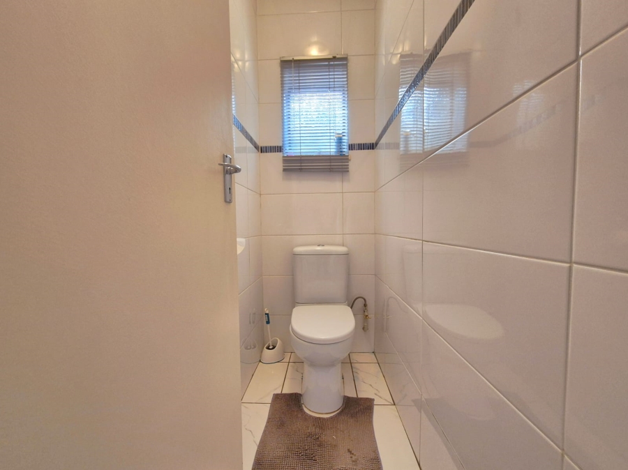 To Let 5 Bedroom Property for Rent in Brenthurst Gauteng