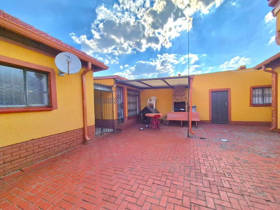 To Let 5 Bedroom Property for Rent in Brenthurst Gauteng