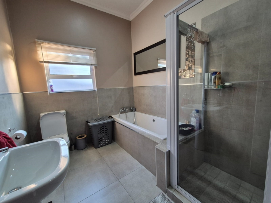 3 Bedroom Property for Sale in Vanderbijlpark SW 5 Gauteng
