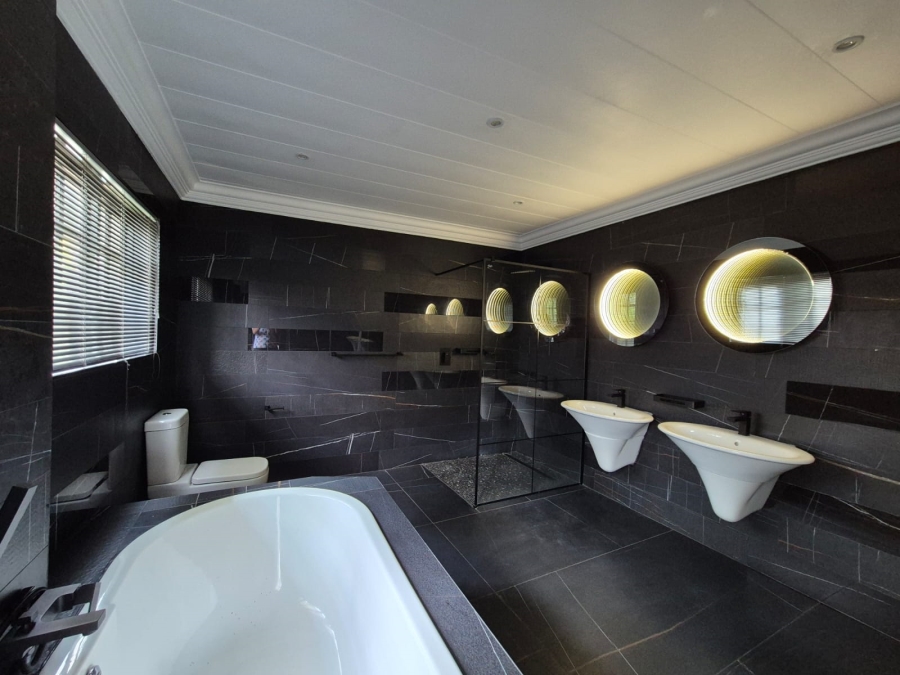 4 Bedroom Property for Sale in Vanderbijlpark SW 5 Gauteng