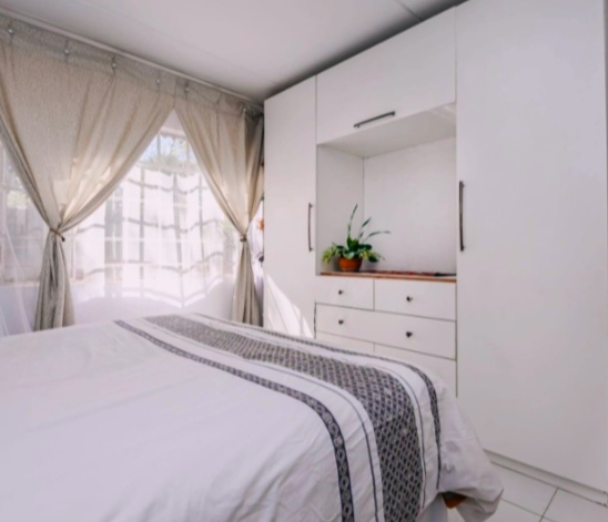 2 Bedroom Property for Sale in Whitney Gardens Gauteng