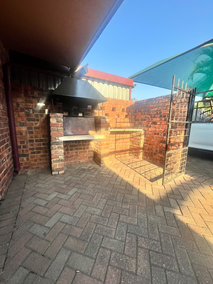 To Let 3 Bedroom Property for Rent in Florauna Gauteng