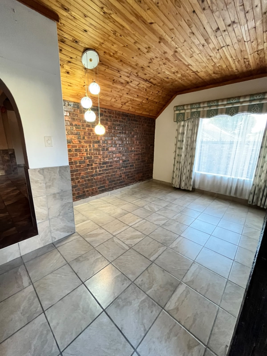 To Let 3 Bedroom Property for Rent in Florauna Gauteng