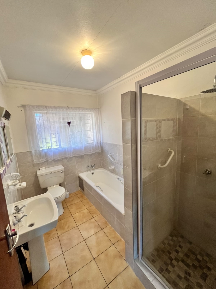 To Let 3 Bedroom Property for Rent in Florauna Gauteng