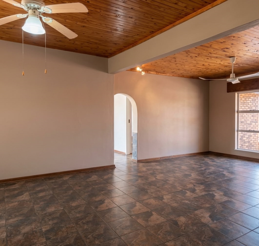 To Let 3 Bedroom Property for Rent in Florauna Gauteng