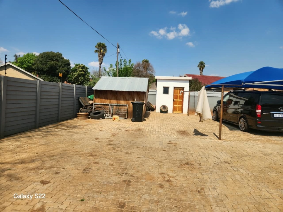 To Let 3 Bedroom Property for Rent in Crystal Park Gauteng