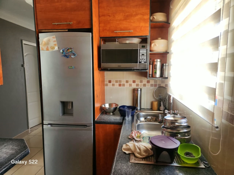 To Let 3 Bedroom Property for Rent in Crystal Park Gauteng