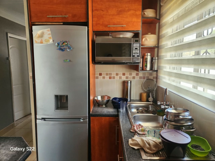 To Let 3 Bedroom Property for Rent in Crystal Park Gauteng