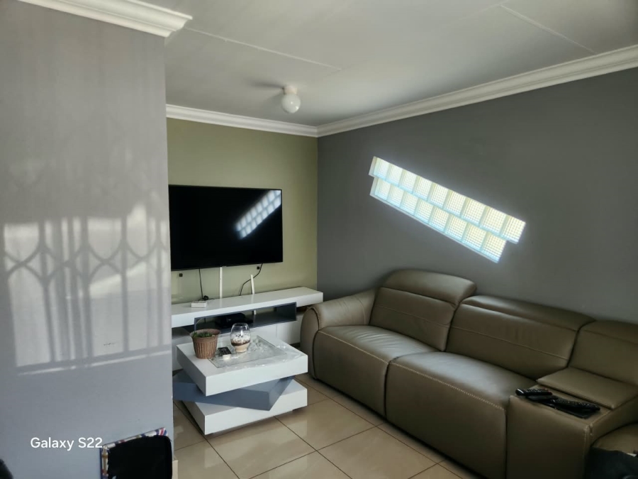 To Let 3 Bedroom Property for Rent in Crystal Park Gauteng