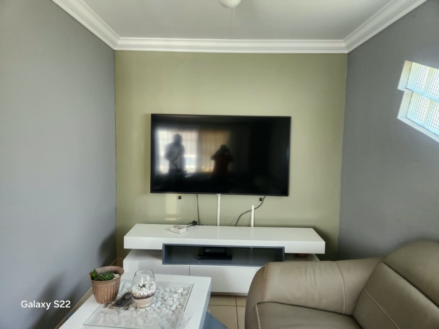 To Let 3 Bedroom Property for Rent in Crystal Park Gauteng