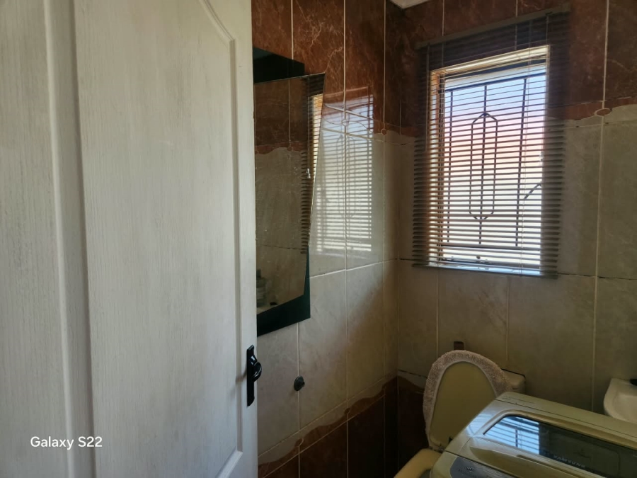 To Let 3 Bedroom Property for Rent in Crystal Park Gauteng