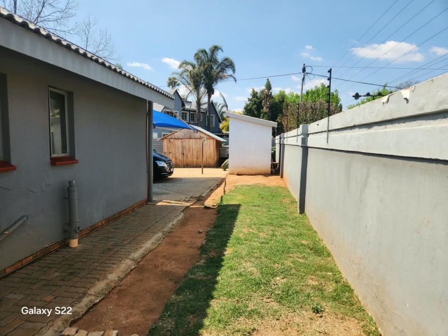 To Let 3 Bedroom Property for Rent in Crystal Park Gauteng