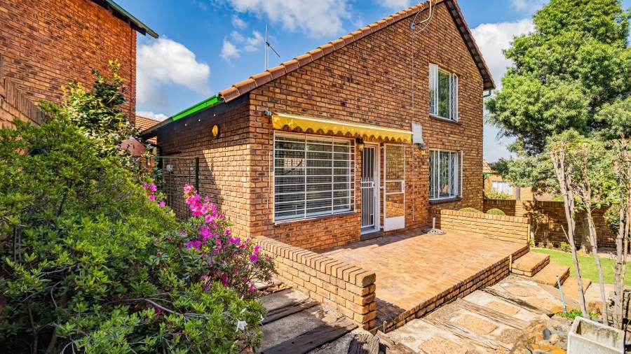 2 Bedroom Property for Sale in Bassonia Gauteng