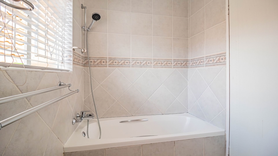 2 Bedroom Property for Sale in Bassonia Gauteng